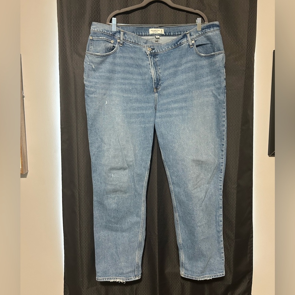 Abercrombie and Fitch Curve Love Ultra High Rise 90s Straight Jean Women’s Sz 20